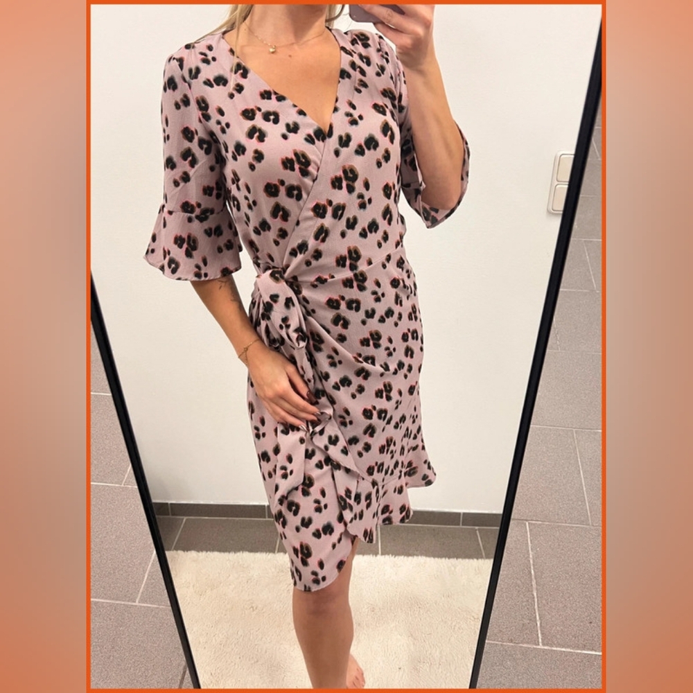 Chic Pink Leopard Print Midi Dress